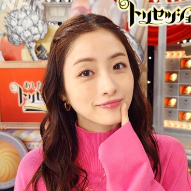 石原聰美抗老保養方法太神了！化妝水灌溉術、練背、兩小時半身浴，養出緊緻飽滿美肌