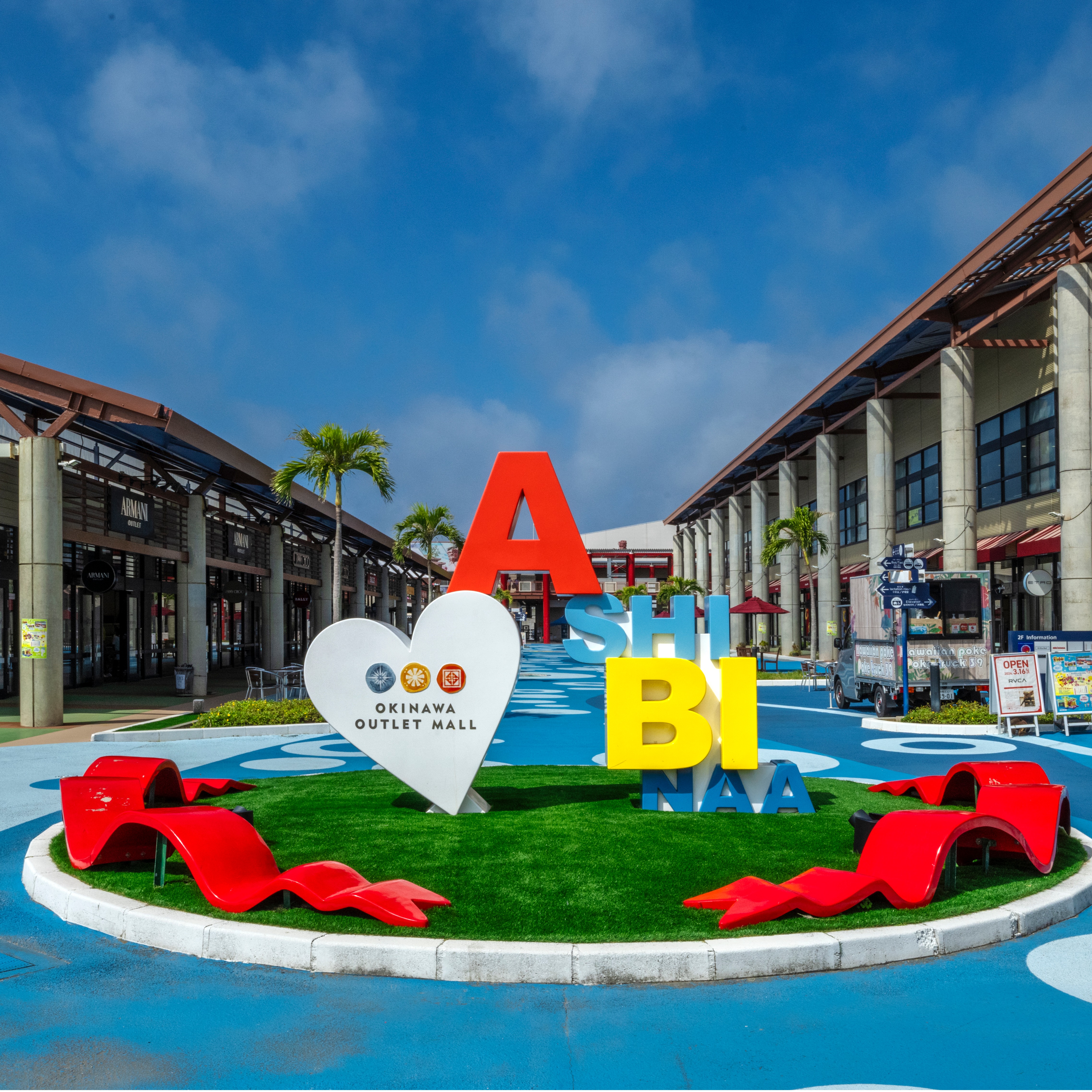沖繩血拚必逛！距那霸機場約15分鐘車程！超過100個世界知名品牌齊聚的沖繩 ASHIBINAA Outlet