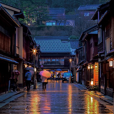 金澤市中心高級旅館「雨庵 金澤」泡茶吃和菓子賞藝術品,體驗最美的雨之金澤