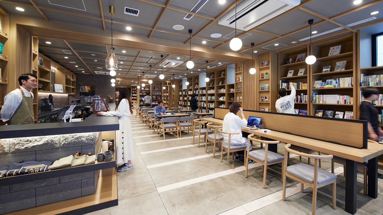 專為愛書人設計的書店旅館「LAMP LIGHT BOOKS HOTEL」全年每天24小時為你點一盞燈