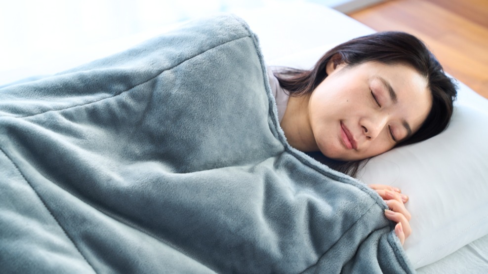霸王寒流來也不怕!日本熱銷1億圓黑科技暖被首次登台:百年纖維工廠MORIRIN的革新發明超薄3cm「COSMODOWN」次世代羽絨被!