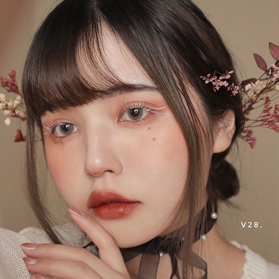 聖誕妝容靈感特蒐!酒紅仙氣妝、昭和公主、金棕聖誕妝,妝容重點全公開