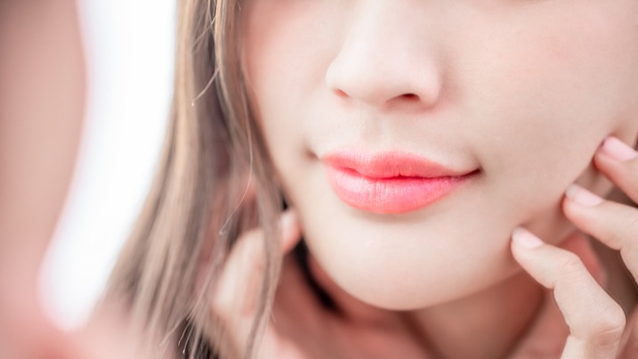 戴口罩也不怕掉色！熱銷款口紅雨衣讓唇彩隨時都像剛塗的