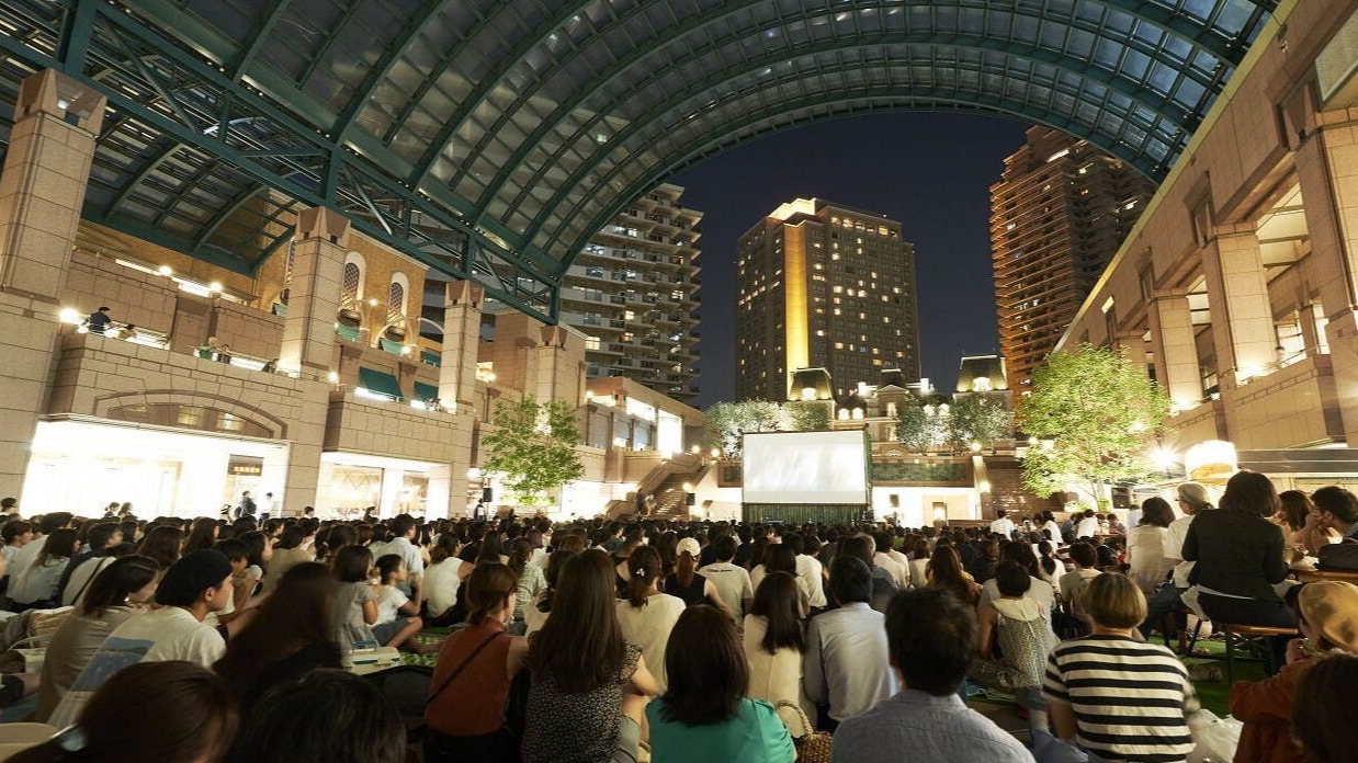 宛若東京愛情故事夢幻浪漫夜!惠比壽花園廣場塔戶外電影播放活動「picnic cinema」等你來參加