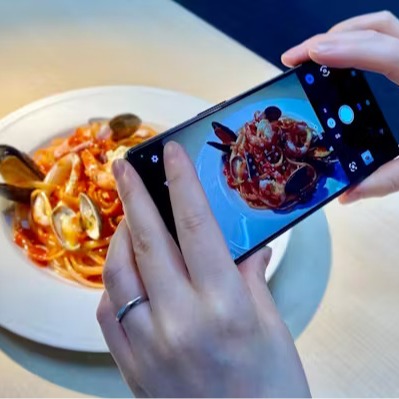 為什麼日本的手機一定要有拍照聲呢?全都因為一個男人的犯行造成的?