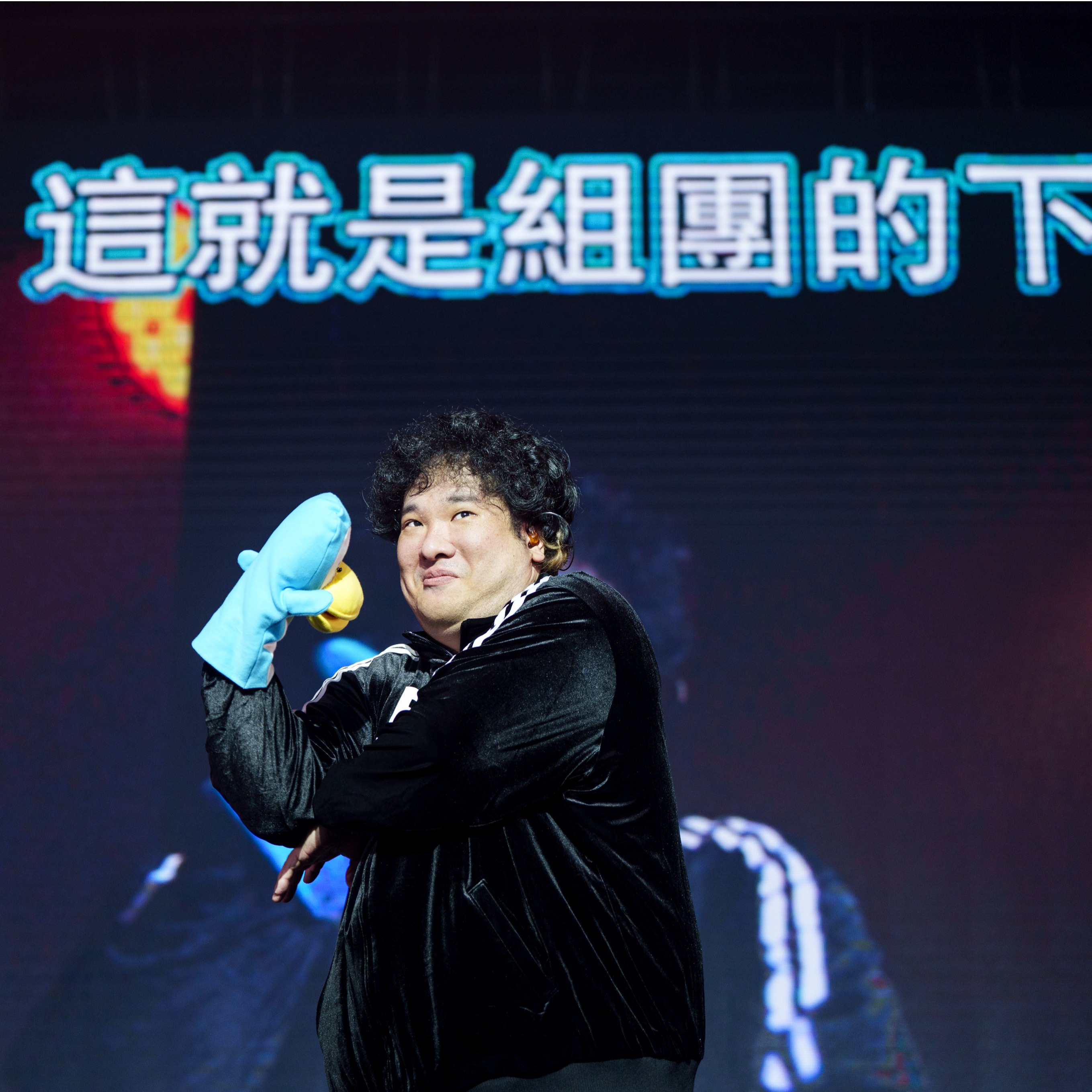 大港開唱完美落幕！廣末涼子身著紅色紗裙獻唱懷舊金曲，岡崎體育演出強碰血肉果汁機，幽默玩梗寫進歌詞