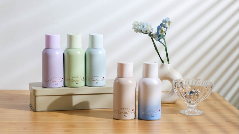 瀏海太塌太油怎麼辦？日本條碼瀏海滅絕神器「樂絲朵-L乾洗髮控油噴霧」拯救你的夏日煩惱