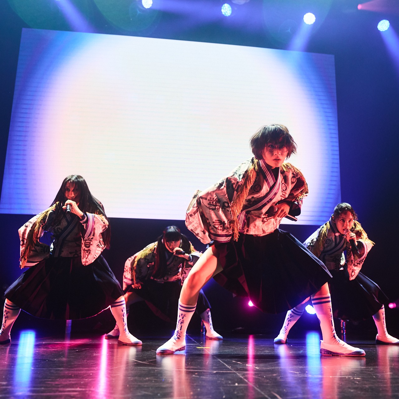 水手服軍團 ATARASHII GAKKO! 三度來台開唱！演出之餘不忘狂吃，搞怪掀裙假扮小籠包笑翻全場