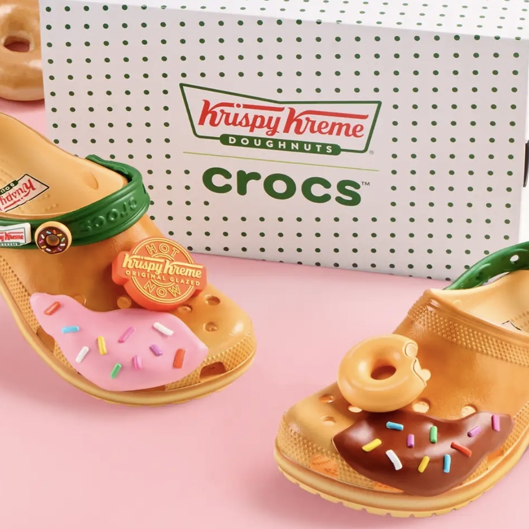 可以穿在腳上的甜甜圈?把動森島民聚集在腳上?Crocs洞洞鞋8月新聯名「Krispy Kreme甜甜圈 」、《動物森友會》