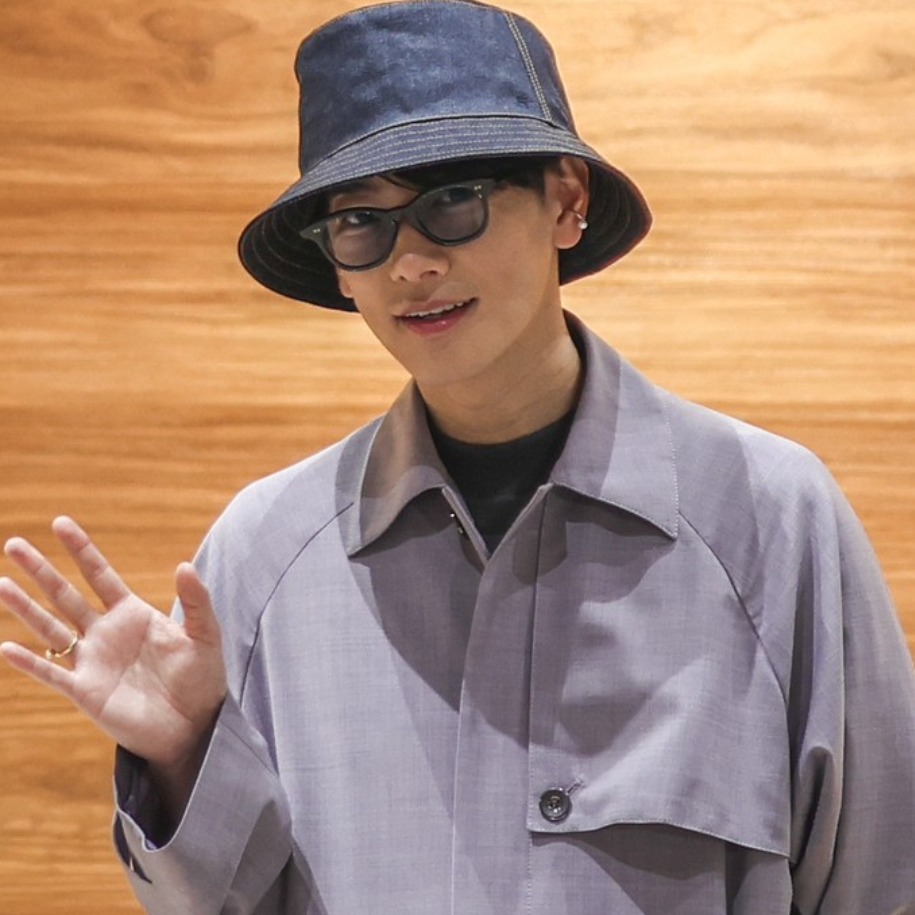 「自己品牌自己挺」揭秘佐藤健機場穿搭！漁夫帽原來是這家精品名牌？