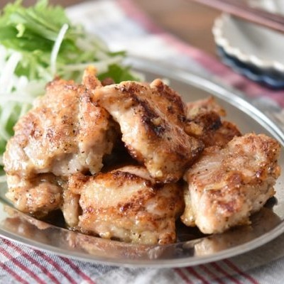 日本主婦大推的「食材冷凍術」!10分鐘完成下酒下飯的嫩煎黑胡椒雞腿肉食譜