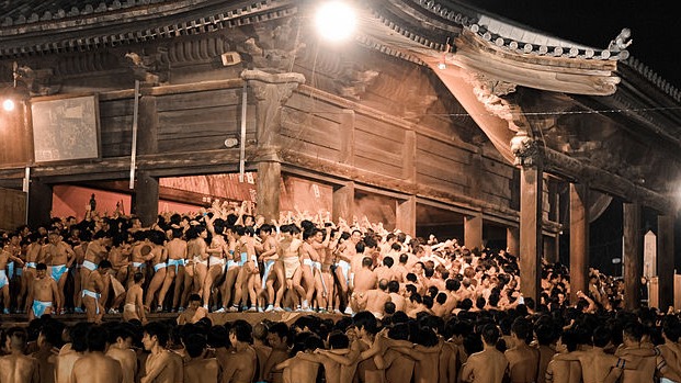 放眼望盡全是裸男?日本三大奇祭之一「西大寺會陽裸祭」