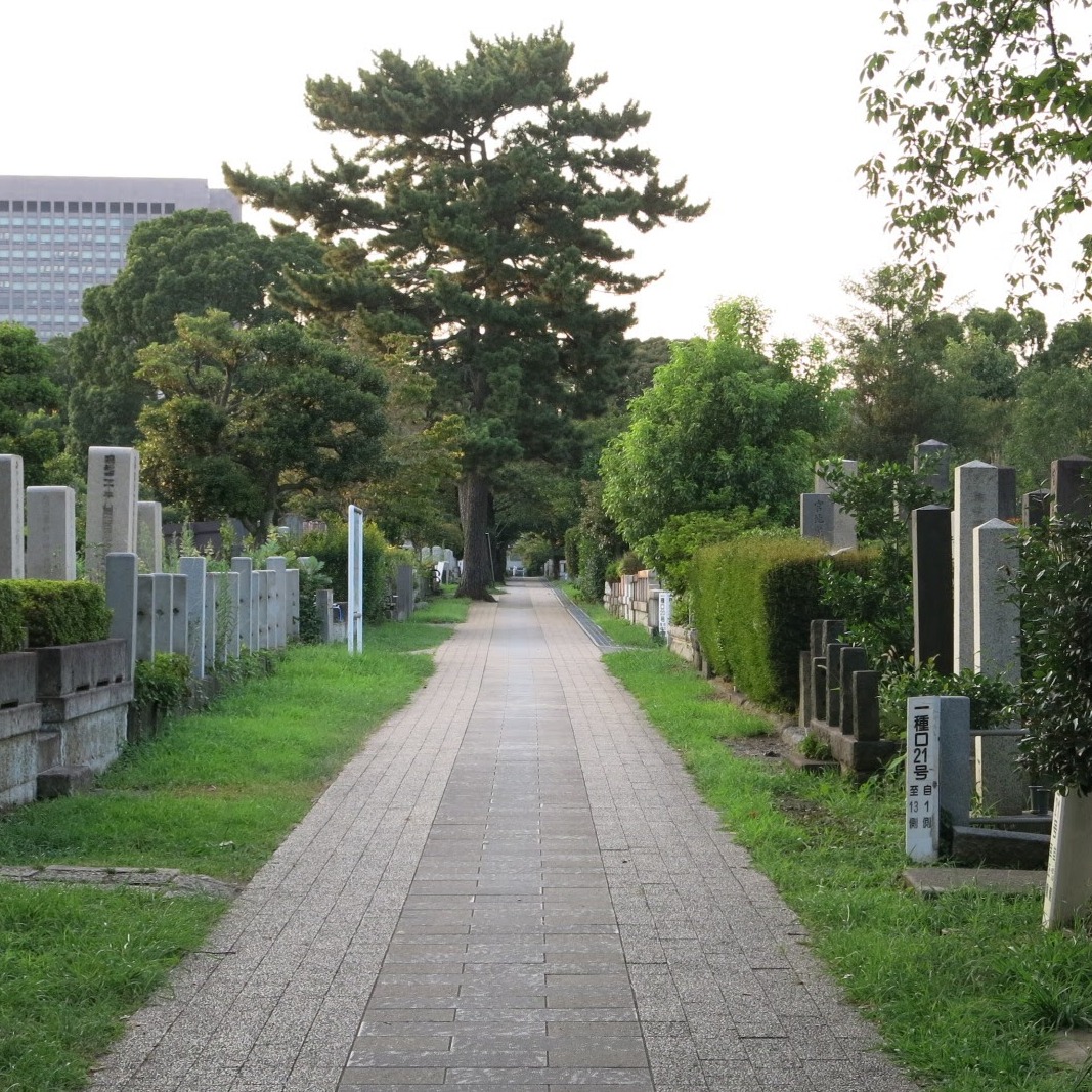 可賞櫻也可遇幽靈？實際走訪東京計程車女鬼故事發祥地：青山靈園