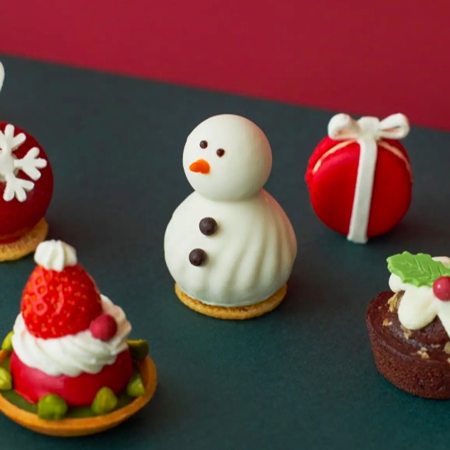 東京丸之內四季飯店推出聖誕限定下午茶,飯店御用甜點師為你帶來聖誕氛圍滿滿的美味點心