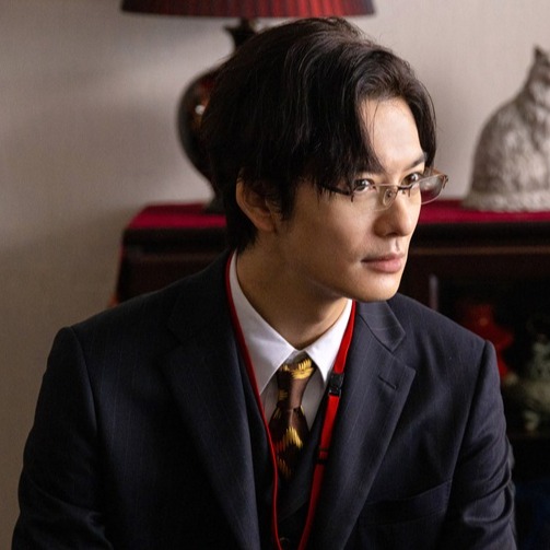 電影《一屍到底》導演最新華麗騙局！《一騙到底》岡田將生展亦正亦邪魅力，與內野聖陽聯手復仇展開詐欺行動