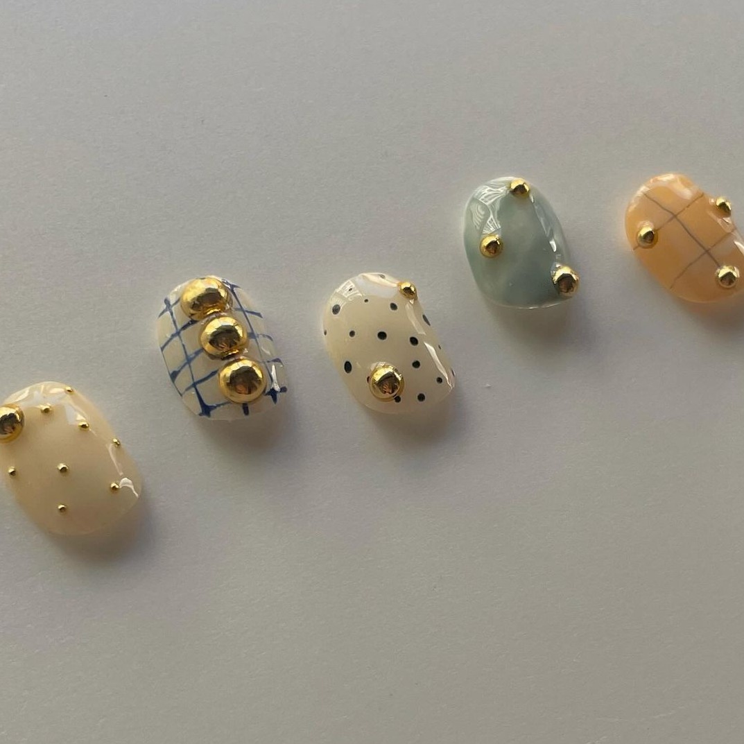 夏季指彩提案!從4款指彩點亮滿分細節質感的指尖魅力