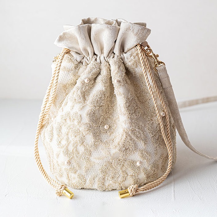 What's in my BAG?日本乾燥花飾品設計師「Hanaemi」包包開箱,淺色控、愛操心之人的包包裡有哪些必帶物品?