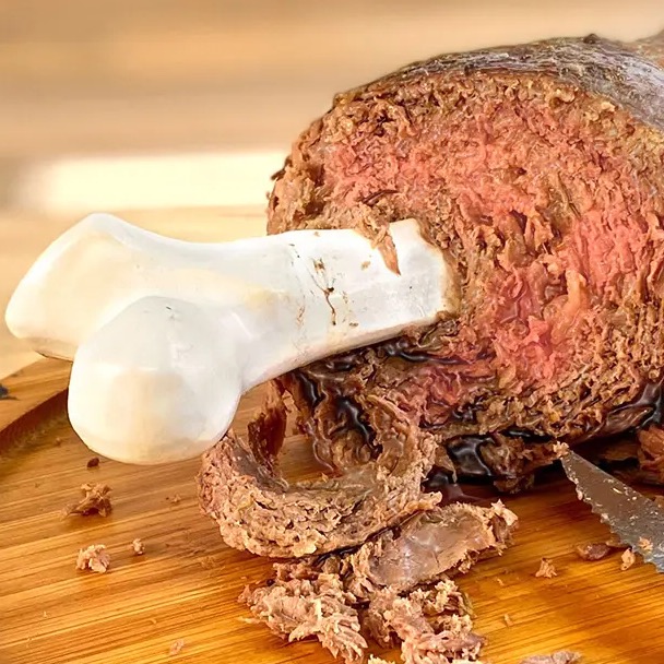 何謂大口吃肉的浪漫？就讓「漫畫肉專用陶器大骨」自己做出來！