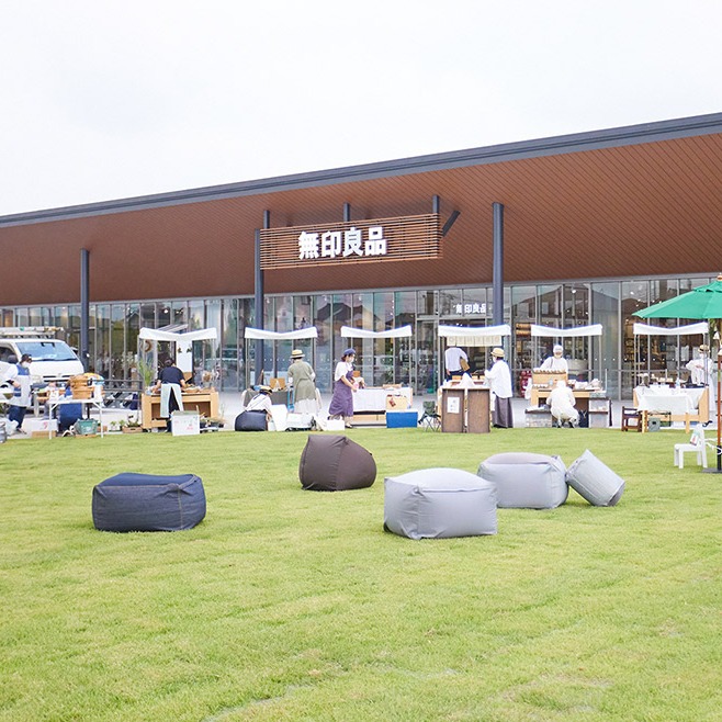 無印良品大型店舖新開幕!東武動物公園站前店與當地相輔共生。