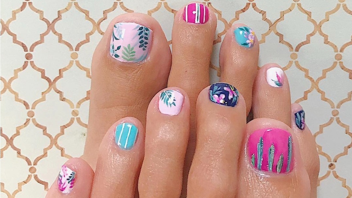 涼鞋季必備！2024年夏季腳指甲美甲10款推薦 讓你的雙腳在陽光下閃耀迷人！