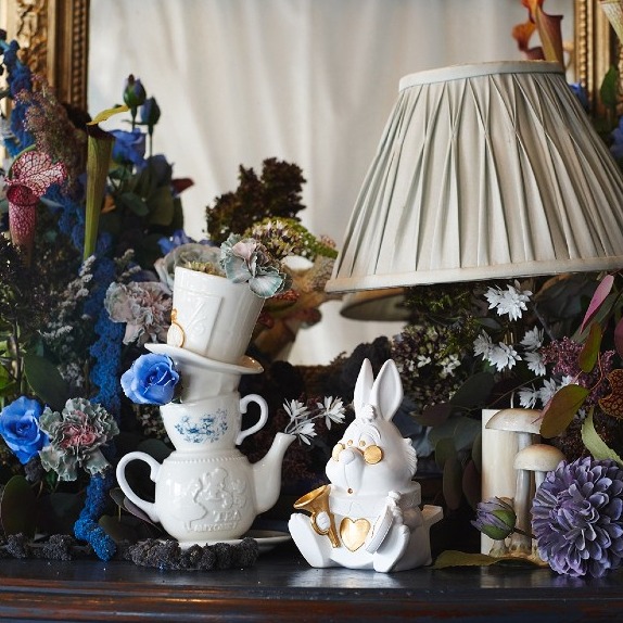 Afternoon Tea 史上最美的《愛麗絲夢遊仙境》午茶系列！ 用復古歐風杯盤重現午後夢境