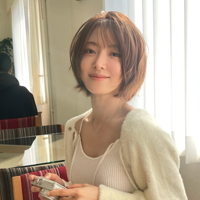 【2026髮型範本】韓劇女神都剪短髮了！解密李世榮「空氣感柔霧短鮑伯」與 Nana「法式復古小捲」，立即預約這4個爆款髮型