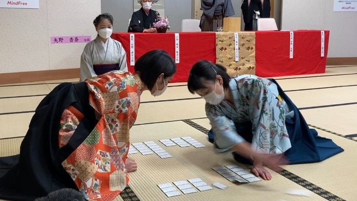 來認識百人一首之日!日本人究竟是如何將和歌集進化成「榻榻米上的格鬥技」?