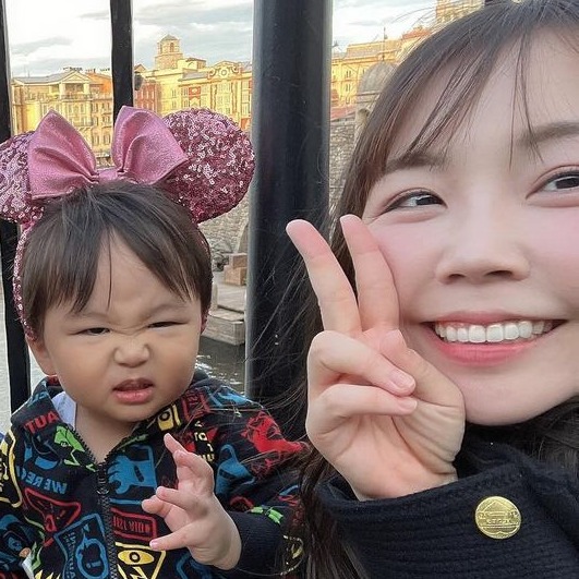 知名YouTuber公開「第二伴侶」存在引發網友熱議,新時代婚戀模式你怎麼看?