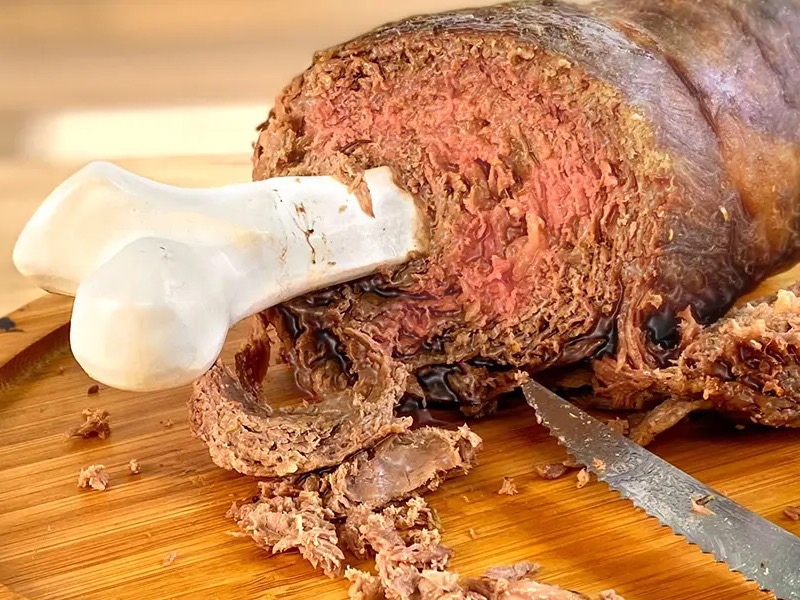 何謂大口吃肉的浪漫？就讓「漫畫肉專用陶器大骨」自己做出來！