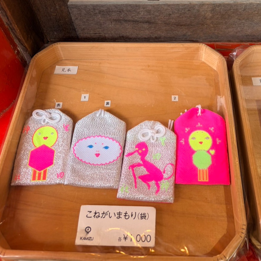 日本神使文創角色？可愛卡通模樣的「KAMIZU（かみづ）」系列，只在特定神社出沒