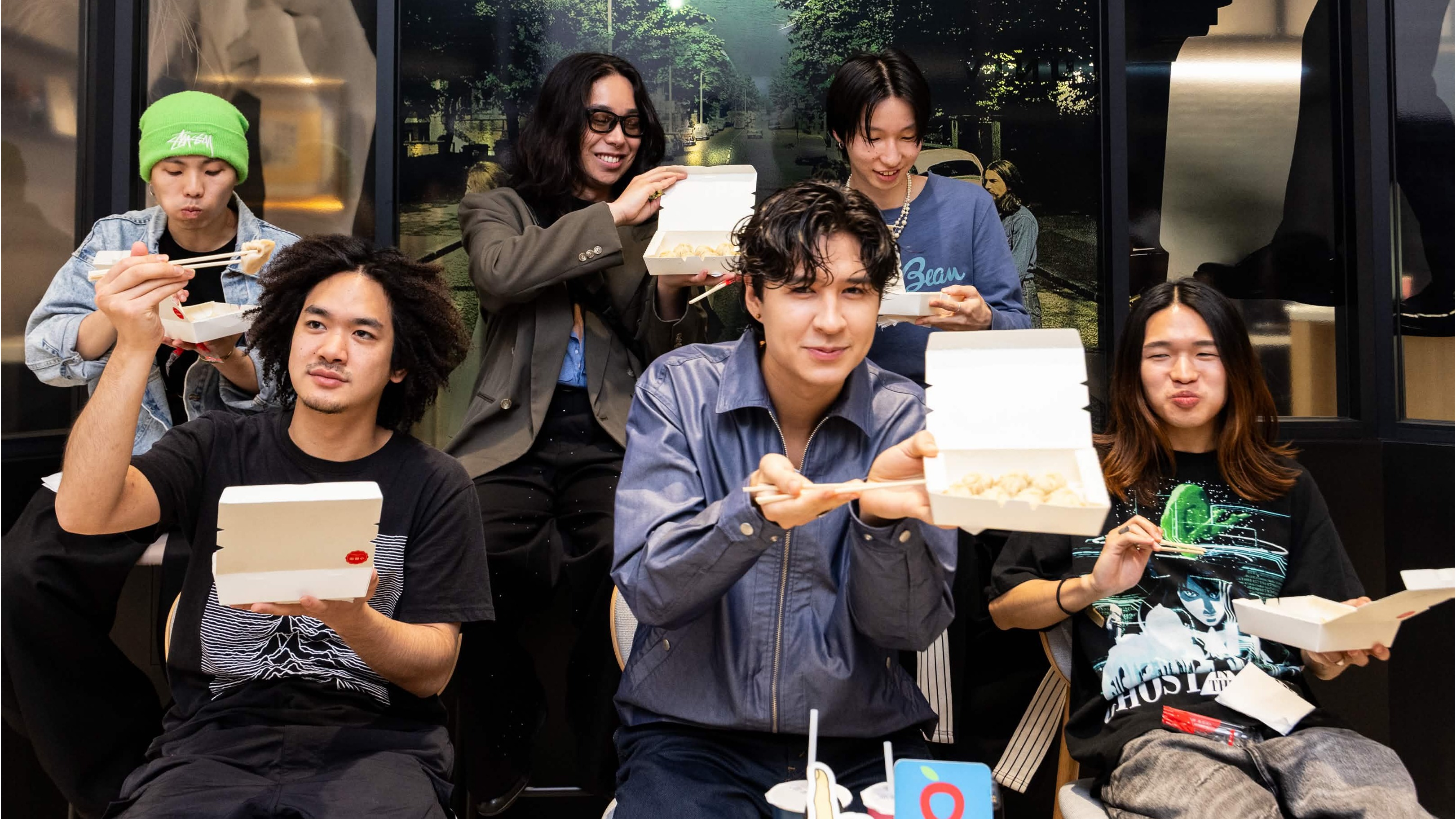 【訪問】人氣新銳樂團 Billyrrom 五度訪台！挑戰台灣伴手禮「臭豆腐泡麵」 在台灣宣布主流出道