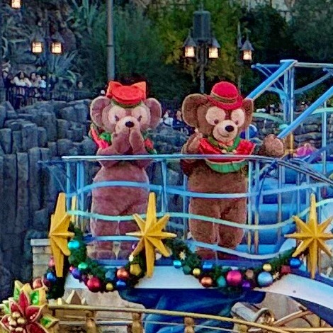 2025 年「迪士尼聖誕節」海洋篇！聖誕燈光秀、船上迎賓會、雪人達菲限定周邊登場