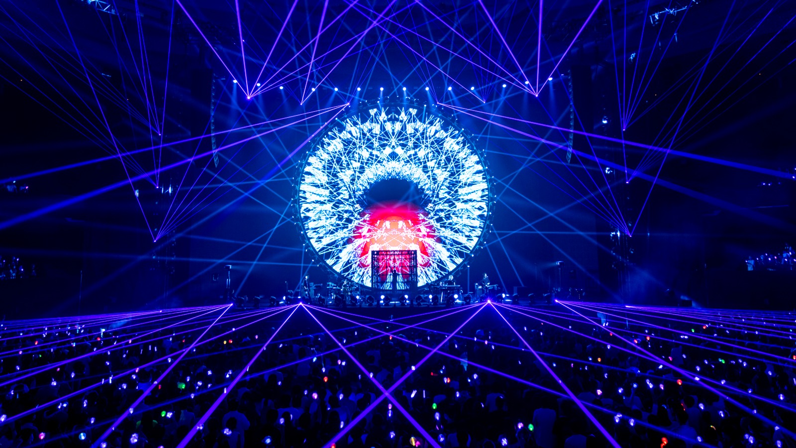 Ado全球巡演「火星」日本武道館演出場次就在Beyond LIVE平台,一同在線上感受Ado演唱會的魅力吧!