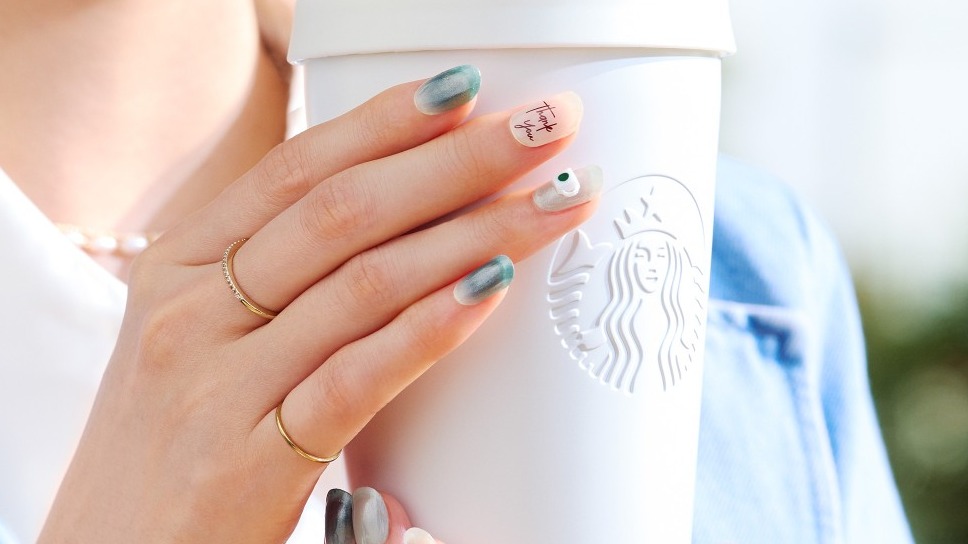 指尖上的星巴克！日本 Starbucks × ohora聯名凝膠美甲療癒登場