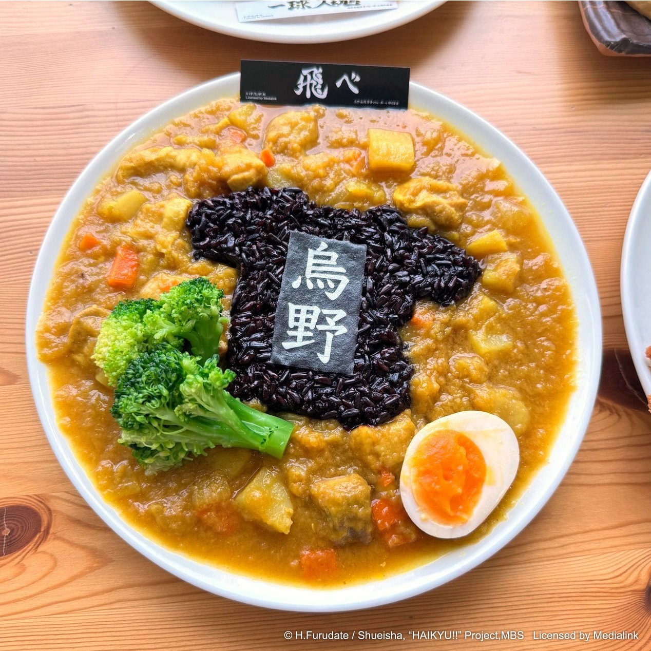 熱血神作《排球少年!!》主題咖啡廳重磅登場！ 最新限定餐點和周邊搶先看，快來FANFANS CAFÉ集合吧