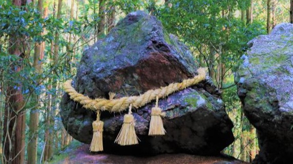 高知縣「晃晃石」不晃了！日本考生名勝景點遭大學生惡意破壞判決出爐