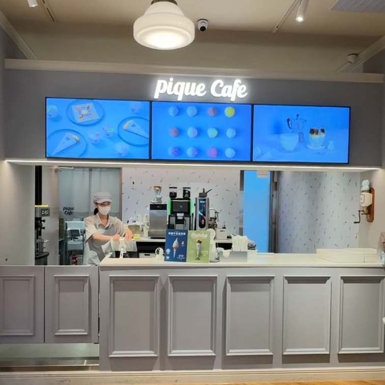 日本超人氣睡衣品牌gelato pique cafe全球第3間「服裝×咖啡複合店」進駐台北大巨蛋，近2公尺巨大熊店長萌翻！限定鮭魚酪梨薄餅、兒童餐必衝