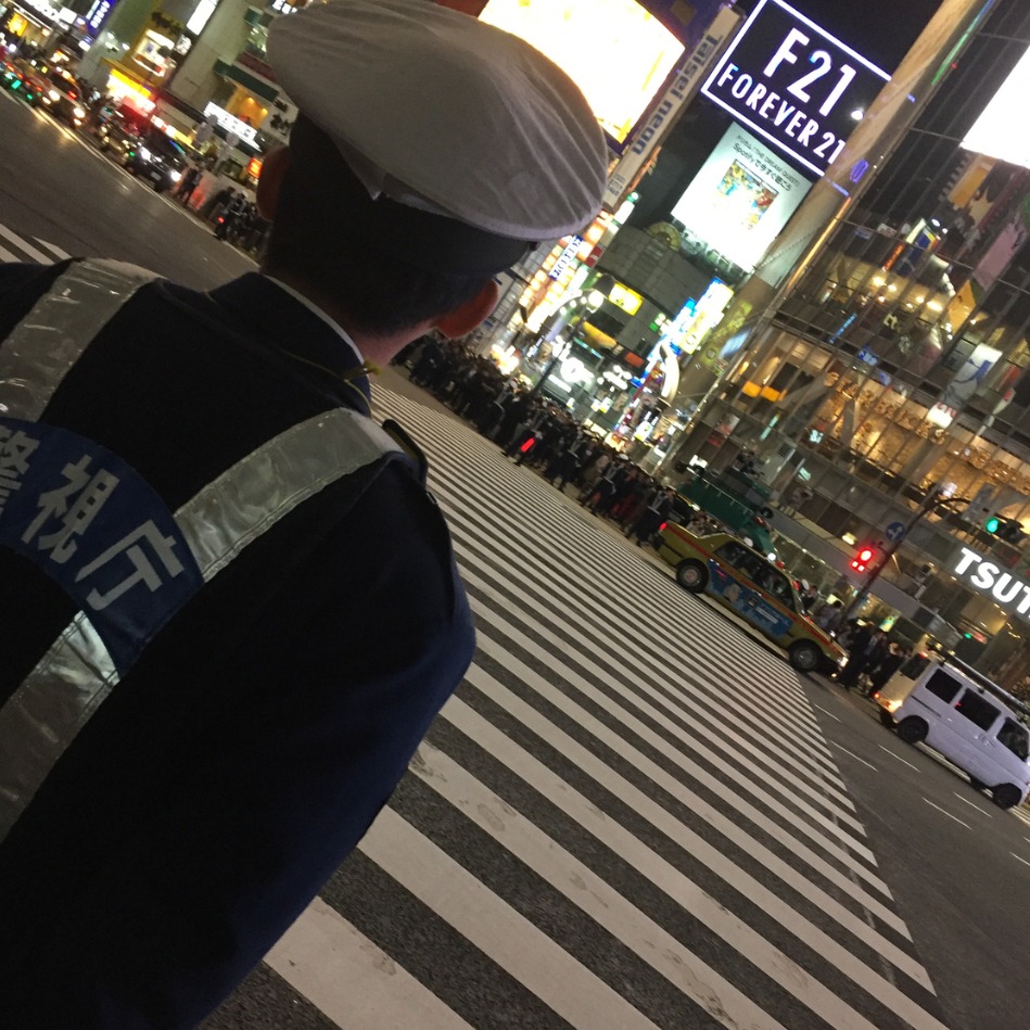 防止梨泰院憾事!日本網民、警方大陣仗預防萬聖節踩踏意外,自救辦法萬人轉推