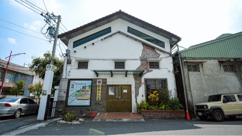 下一站前進嘉義！奈良美智《朦朧潮濕的一天》落腳1963年榖倉，更以「麥克筆刺青」為花蓮募款