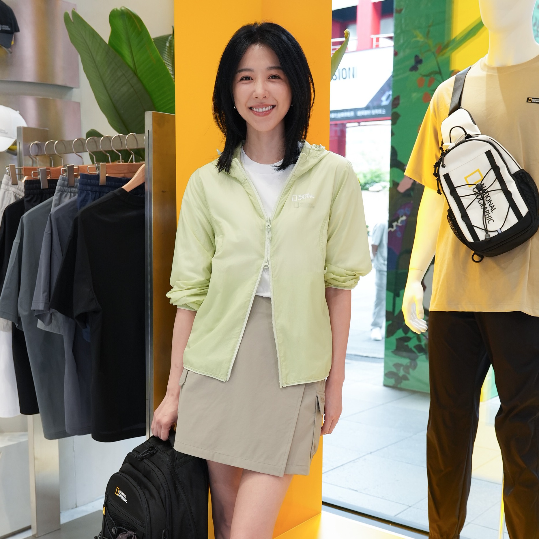 夏天不流汗的防曬衣才高級！邵雨薇帶火日韓涼感穿搭，不黏肌才是時尚關鍵