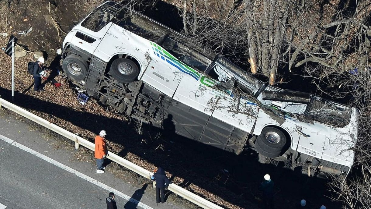貪圖便宜壓縮成本釀成絕望煉獄！日本知名公路事故「輕井澤滑雪巴士墜落事故」