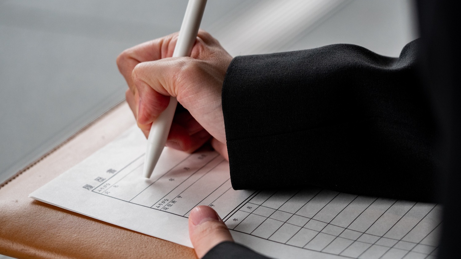 為什麼日本藝人謝罪、結婚都要用手寫公告？認識日本飽含心意的「手寫文化」