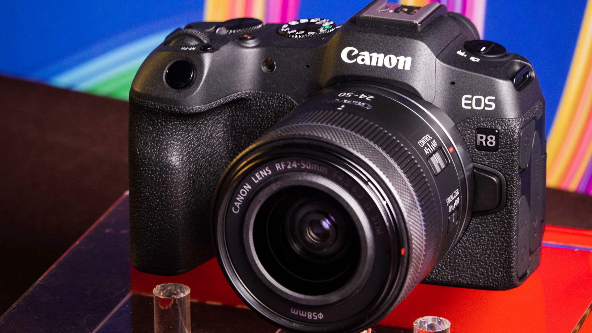 Canon全片幅無反單眼EOS R8 輕量上市！親民價位入門必備