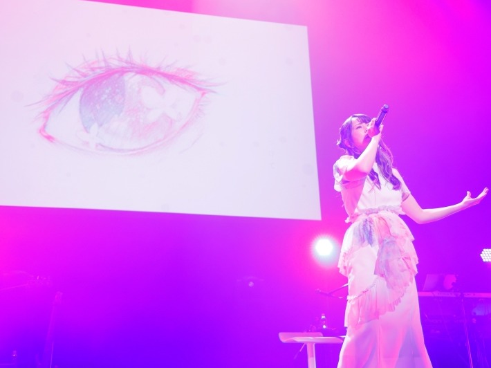 【JH專訪】抒情清澈美聲的創作型動漫歌手yanaginagi久違登台，最期待手搖店的新菜單！