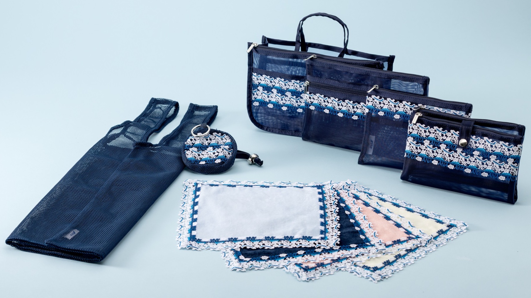 以蕾絲織出空中風景！「近澤蕾絲店 for ANA」夢幻聯名登場，手帕、收納包美得讓人想收藏