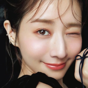 日本美容之神田中美奈實的保養術！從「耳穴貼護理」到「精製水敷臉」，連胸部、腳跟都不放過的細節美學