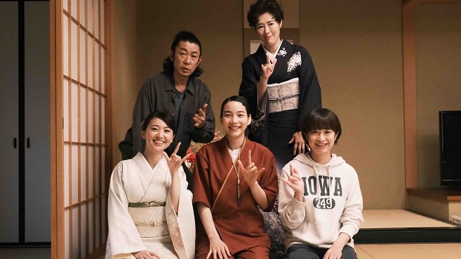 門脇麥戲外當長女，戲裡盡情享受大姊大島優子的寵愛！《天間莊三姊妹》集結日本一線卡司2月3日在台上映