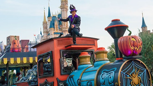 睽違三年再登場！迪士尼萬聖遊行反派手下復活，少女們再次瘋狂