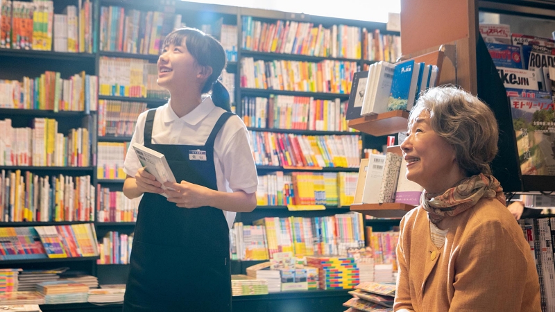 宮本信子、蘆田愛菜在電影《春心萌動的老屋緣廊》為BL漫畫一起大哭大笑！兩代傳奇女星一起為新片獻聲演唱主題曲