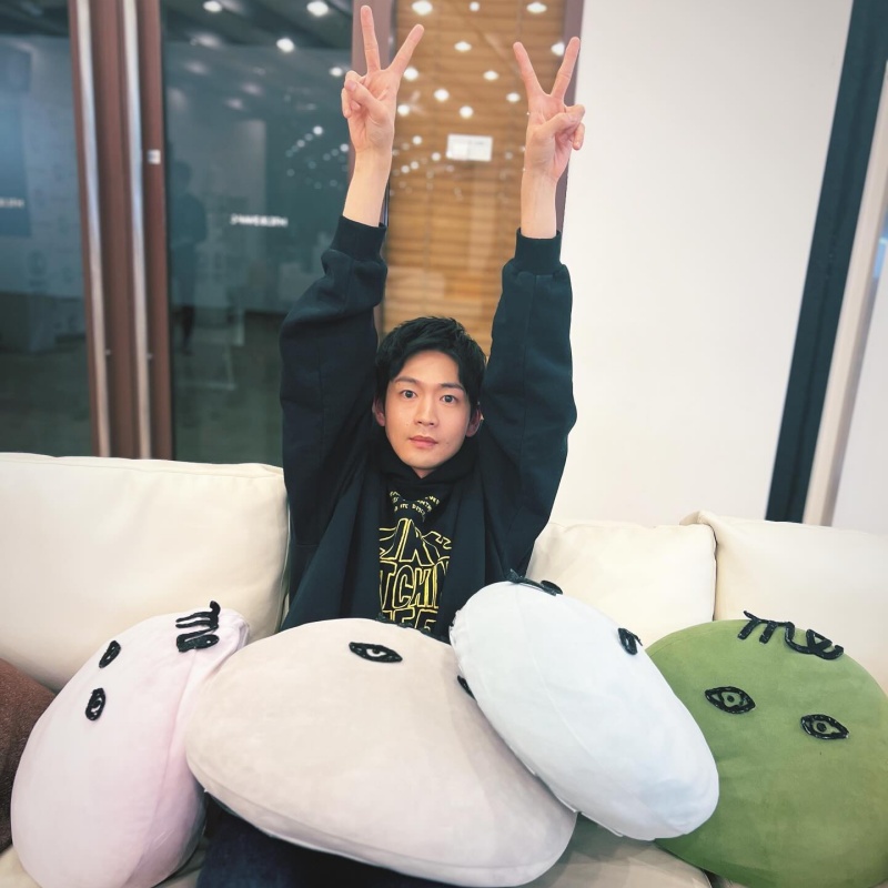 日劇《至愛之花》裡的溫柔大哥哥,演員「松下洸平」戲裡戲外都是療癒系暖男